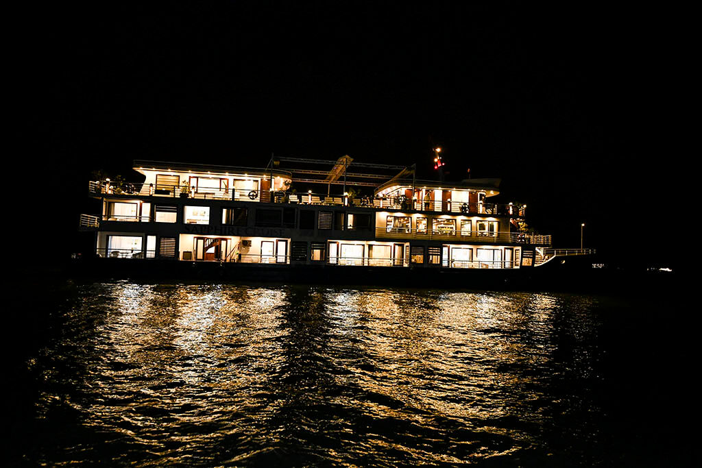 End your day with Halong Bay’s magical night sky